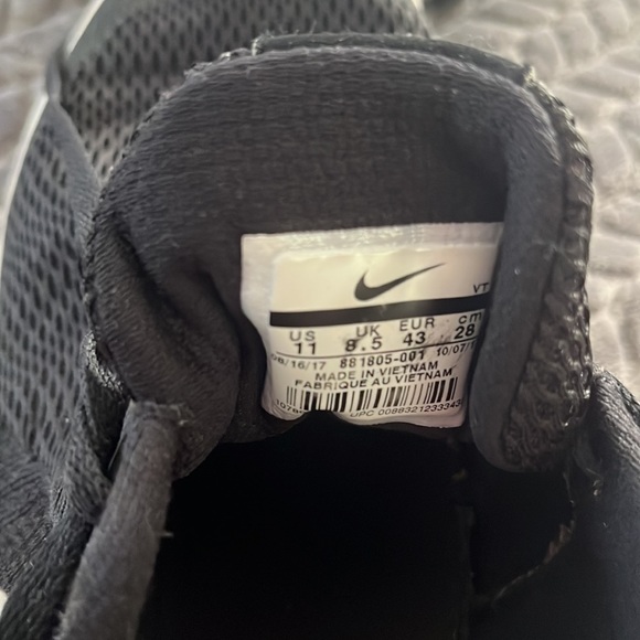 Women’s Nike Running shoes size 11 - Picture 3 of 4